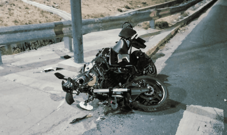 Un motociclista de 23 años murió tras chocar contra un auto en la zona norte de la ciudad