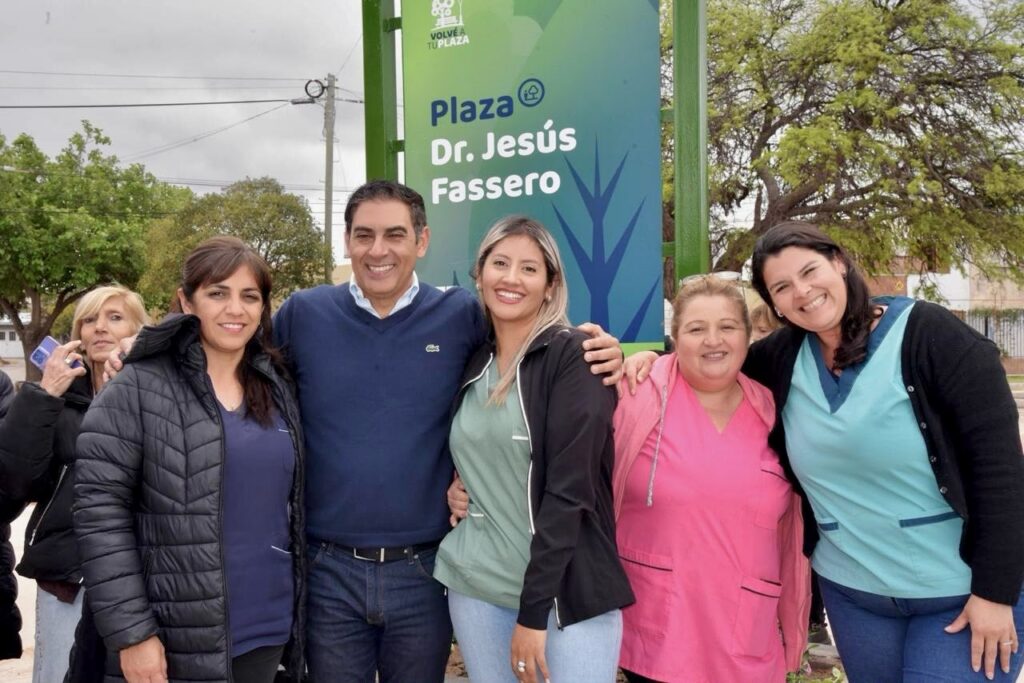 Renovaron dos plazas del barrio AMPPyA y recuperaron más de una hectárea de espacios públicos