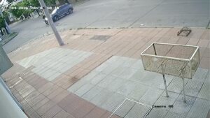 VIDEO | Buscan al conductor que atropelló a un motociclista y huyó en Villa Mercedes