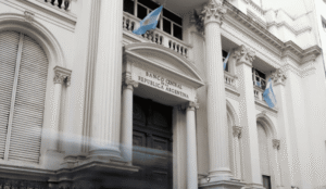 El Banco Central aseguró que el 75% de los dólares de los ahorristas queda en el país