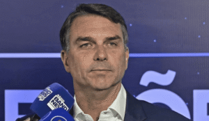 Flavio Bolsonaro abandonó Brasil tras la derrota electoral y viaja rumbo a Estados Unidos 