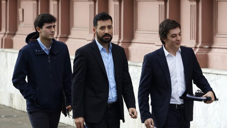 Cacace quedó en el centro de la pelea por la ley de semillas y amenazó con avanzar con Bayer