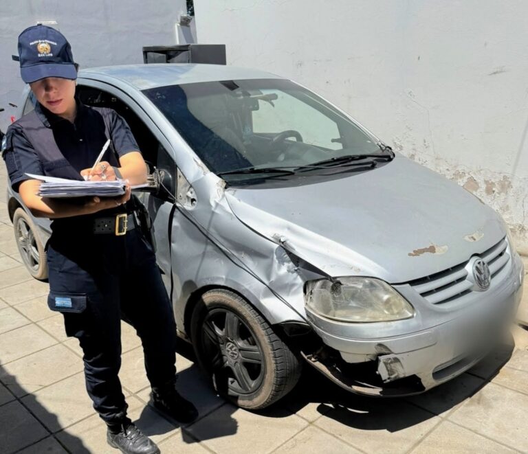 Villa Mercedes: el conductor que huyó tras un choque entregó el auto a la Policía