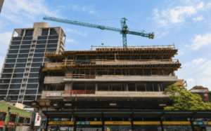 La construcción repuntó apenas 0,4% mensual en agosto tras dos fuertes caídas al hilo