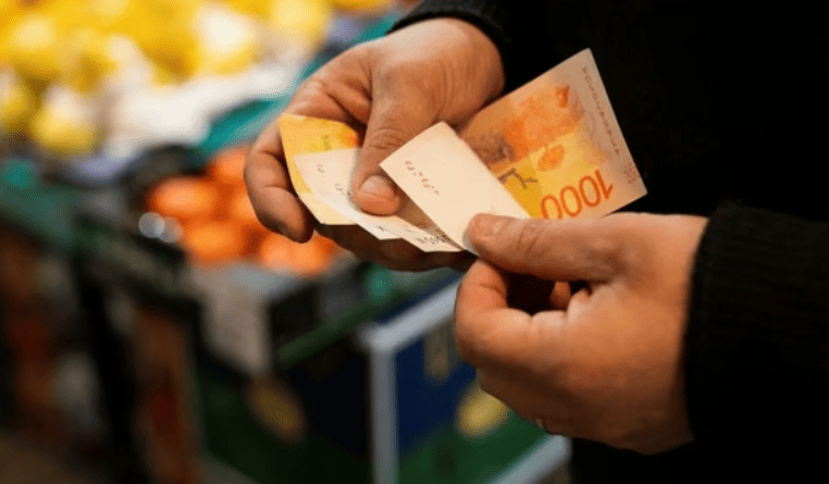 El consumo masivo cayó 1% mensual en septiembre y acumuló una baja cercana al 3% en 2026