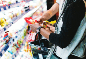 El consumo privado cayó 1% interanual en septiembre y acumula 10 meses consecutivos de retroceso