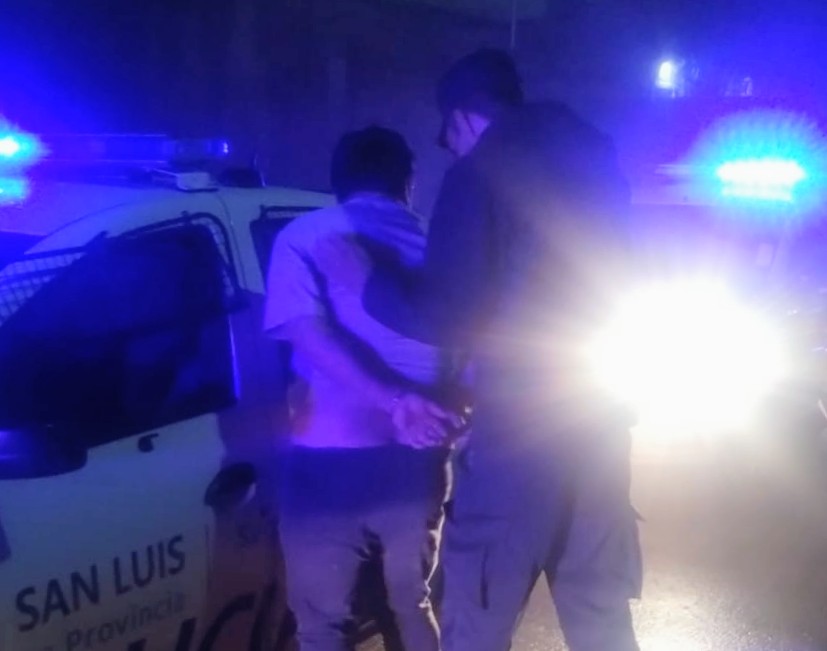 Una mujer denunció a su pareja por agredirla y fue detenido en su casa