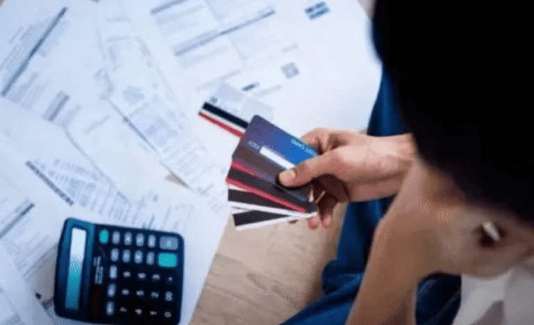 El 82% de las familias argentinas tiene al menos una deuda y el 36% está atrasado con el pago o no puede saldarlas