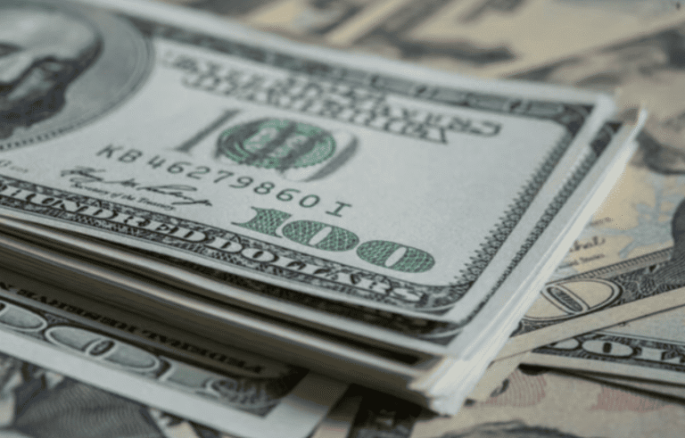 El dólar subió $5 y cerró a $1.540 en el inicio de semana