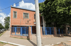Terror en una escuela de González Catán: un joven de 17 años baleó a uno de sus compañeros en el baño