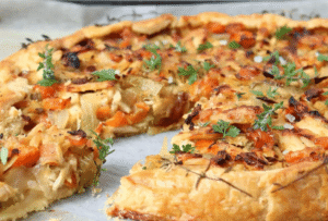 Galette de pollo, calabaza y queso azul, la tarta impactante con ingredientes accesibles