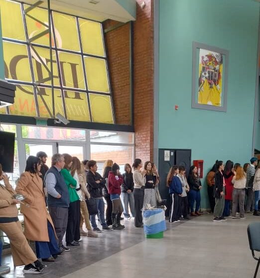 VIDEO | Docentes del IFDC acuden a la Defensoría del Pueblo para reclamar igualdad salarial