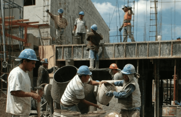 La informalidad laboral ya es del 45% en Argentina: en el norte supera el 80% entre cuentapropistas