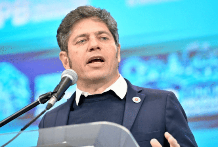 Axel Kicillof cruzó a Javier Milei por haber negado las dificultades para llegar a fin de mes