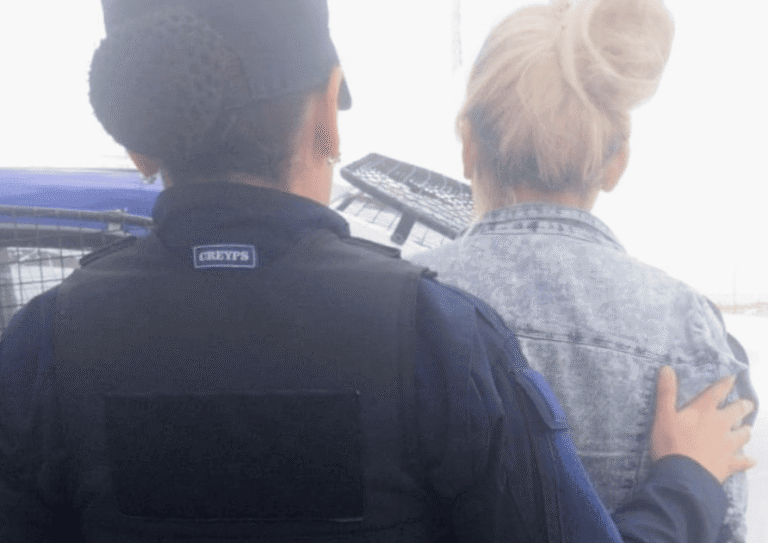Dos demorados en San Luis: una mujer alcoholizada chocó vehículos y un hombre agredió a un policía