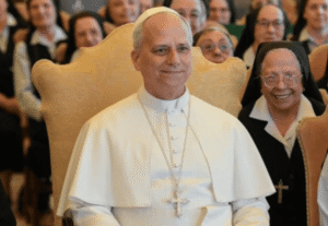 El Vaticano confirmó cuándo van a operar al papa León XIV y cuánto tiempo seguirá internado