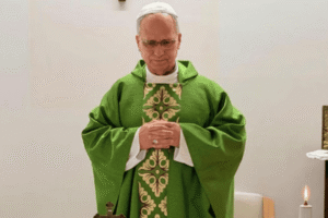 La primera foto del papa León XIV tras su operación: celebró una misa en la clínica