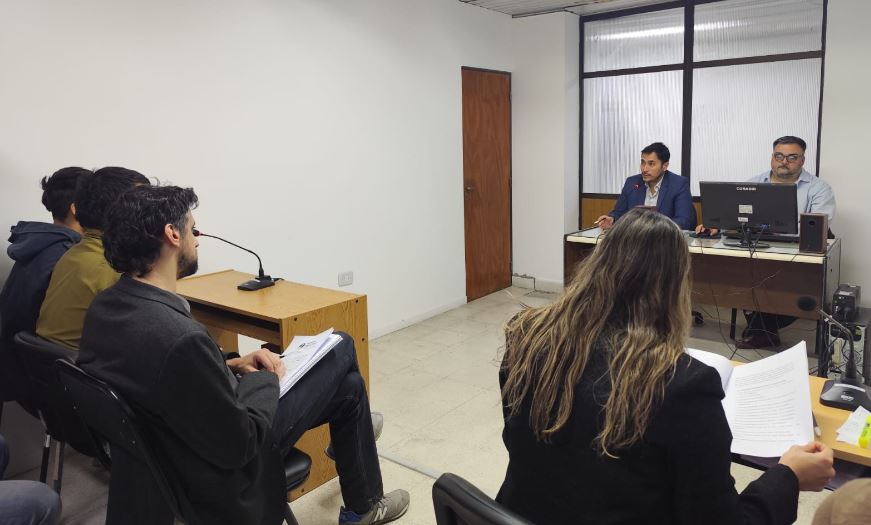 Condenaron a dos jóvenes por un violento ataque a una pareja en un complejo de departamentos