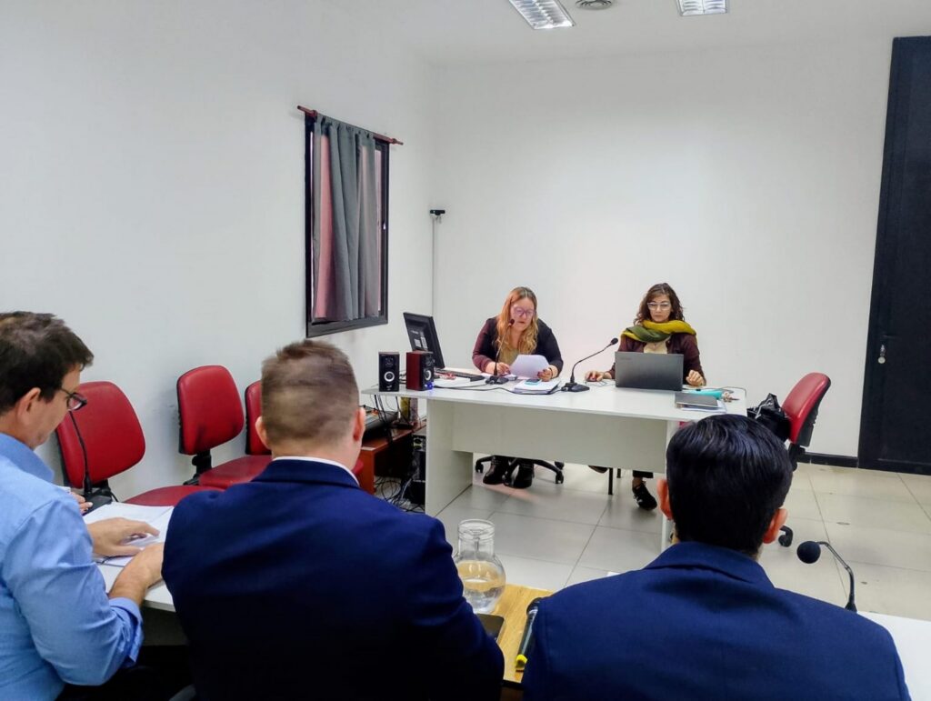 Imputaron a un hombre por agredir a periodistas en una estación de servicio