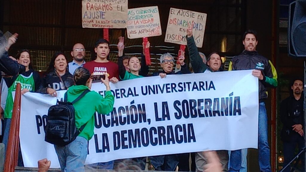 Teresa Parodi acompañó la Marcha Federal Universitaria en San Luis