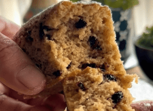 Sin balanza ni medidores: la torta de banana perfecta para el mate de la tarde
