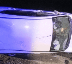 Dos hombres resultaron heridos tras un vuelco en la autopista 25 de Mayo